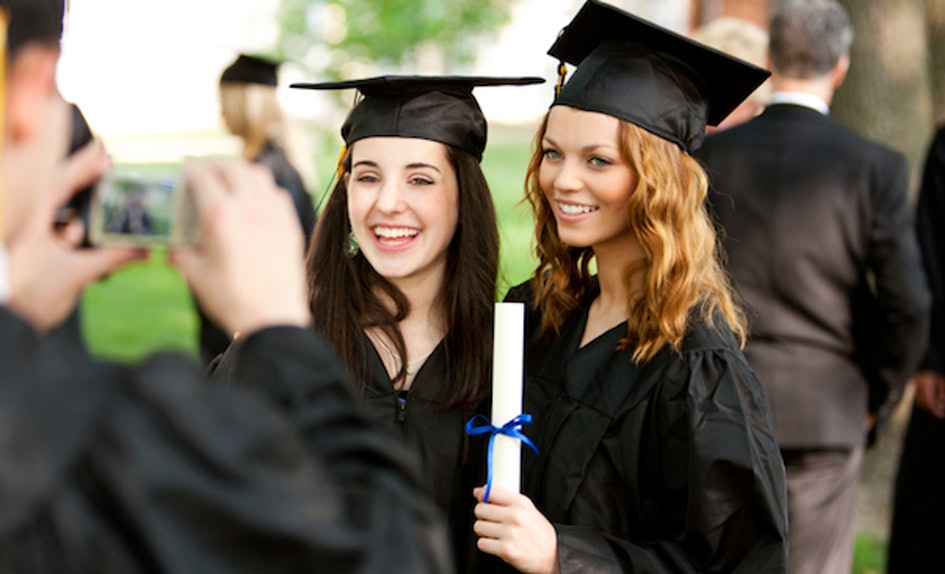 स्नातक-डिग्री-स्नातक-अंतर्राष्ट्रीय-छात्र-अध्ययन-इन-जॉर्जिया-देश