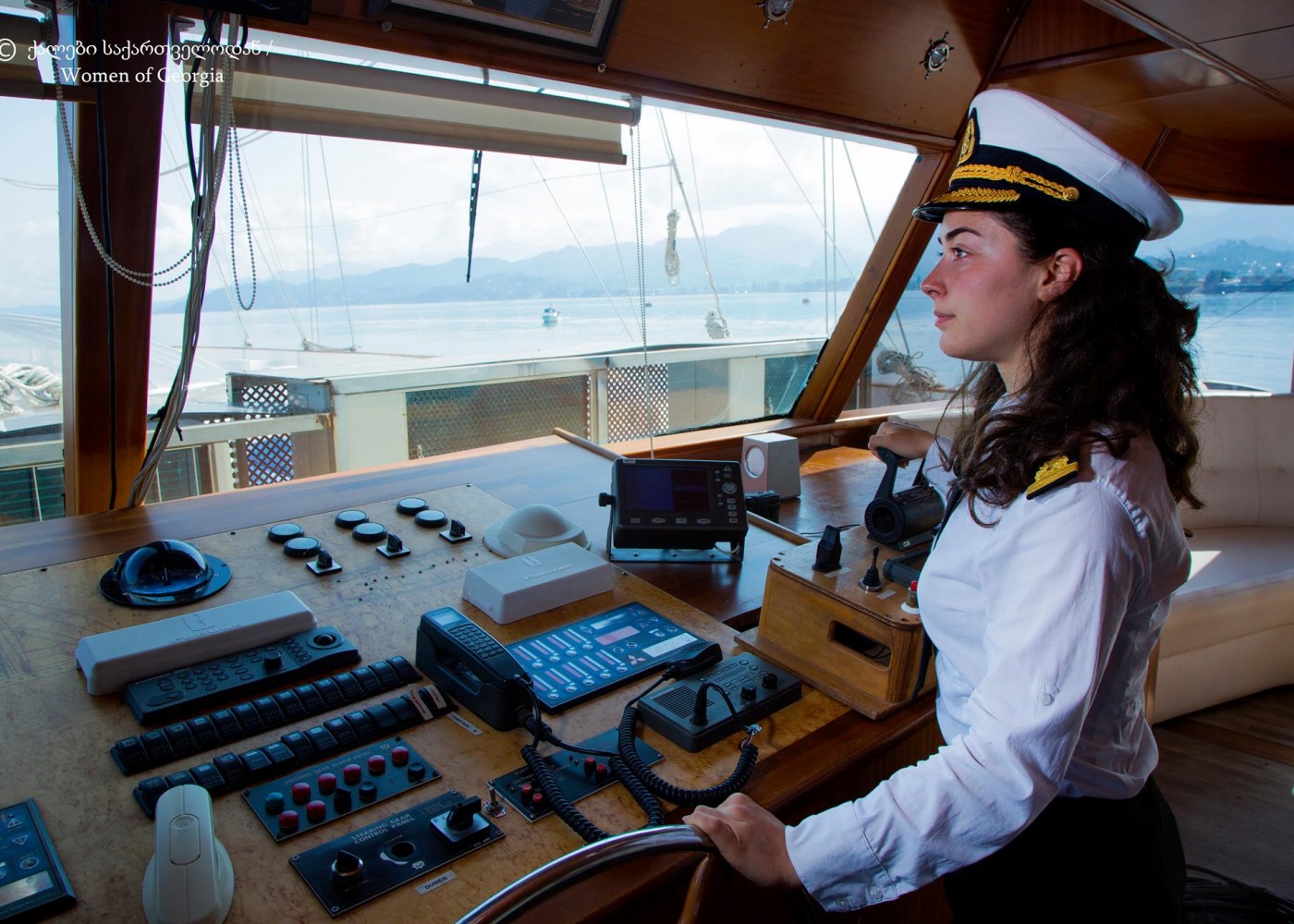 Организация эксплуатации судна. Кейт Маккей Капитан корабля. Штурман судоводитель. Штурман на корабле. Фотосессия на корабле.